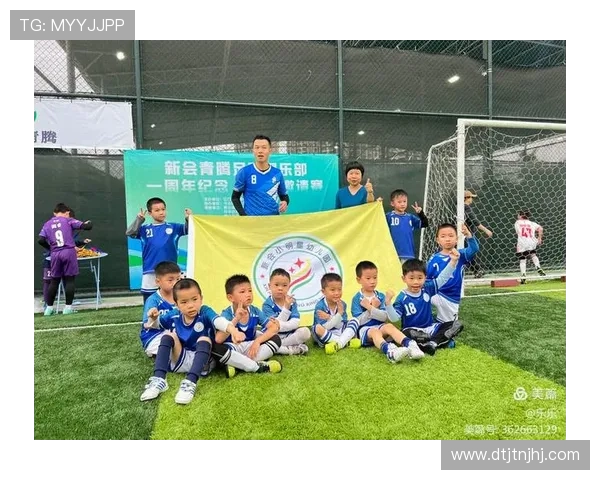 追梦球场：一位足球明星的校园生活与成长故事