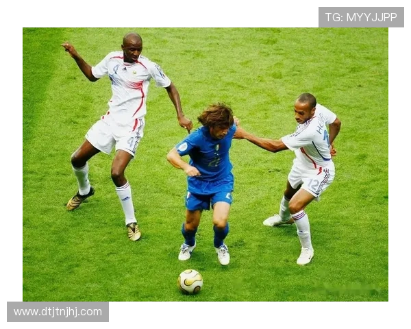 那些鲜为人知的足球明星背后的故事与传奇人生